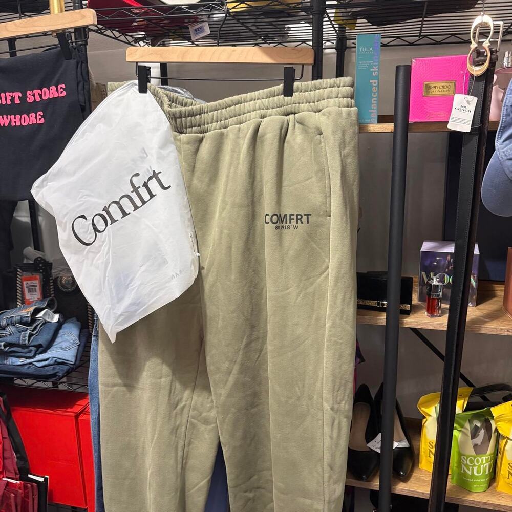 Comfort khaki sweatpants with pockets